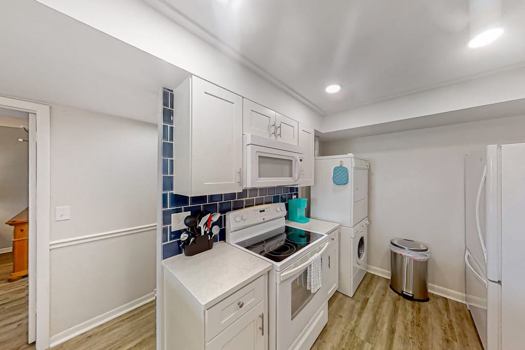 Renovated, ground-floor condo at oceanfront complex with pool - steps to beach
