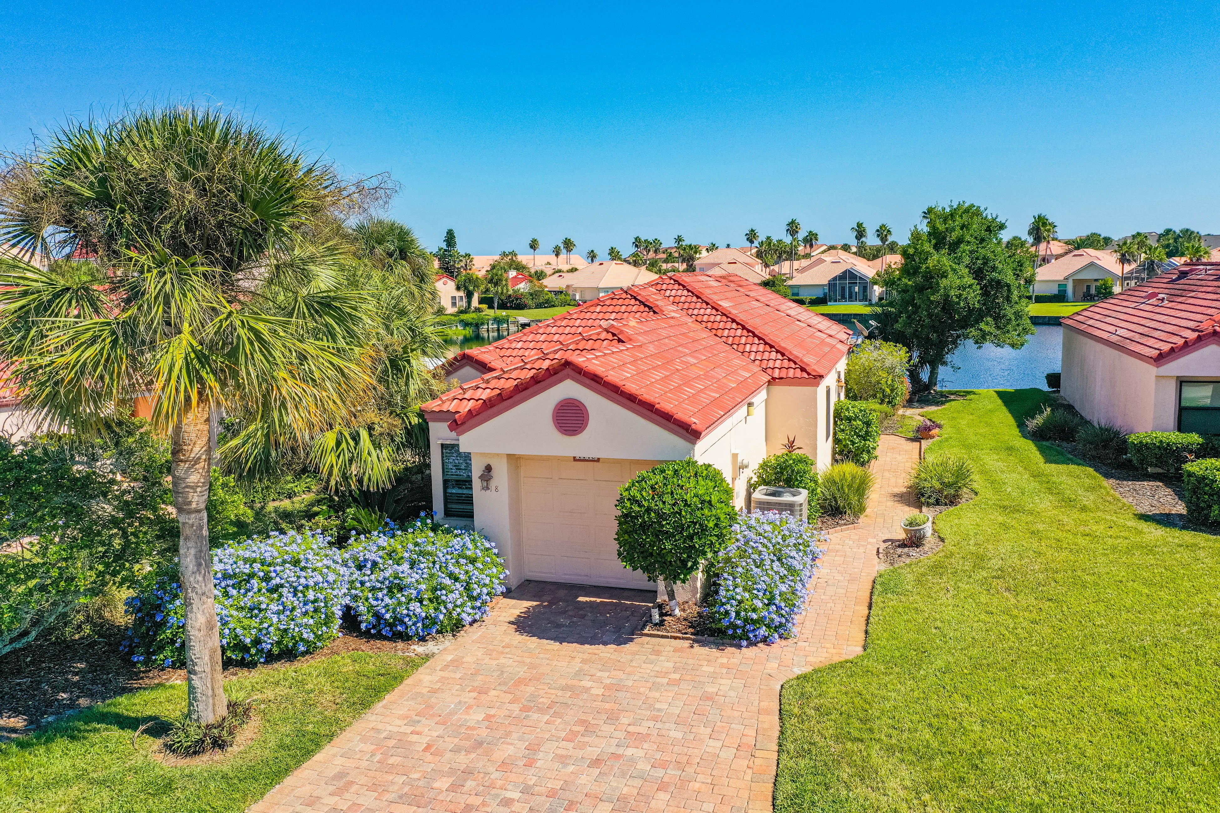 Charming home with pool, patio, tennis, central AC, & washer/dryer