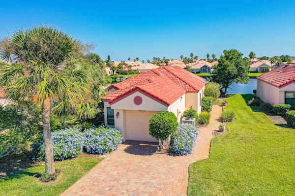 Charming home with pool, patio, tennis, central AC, & washer/dryer