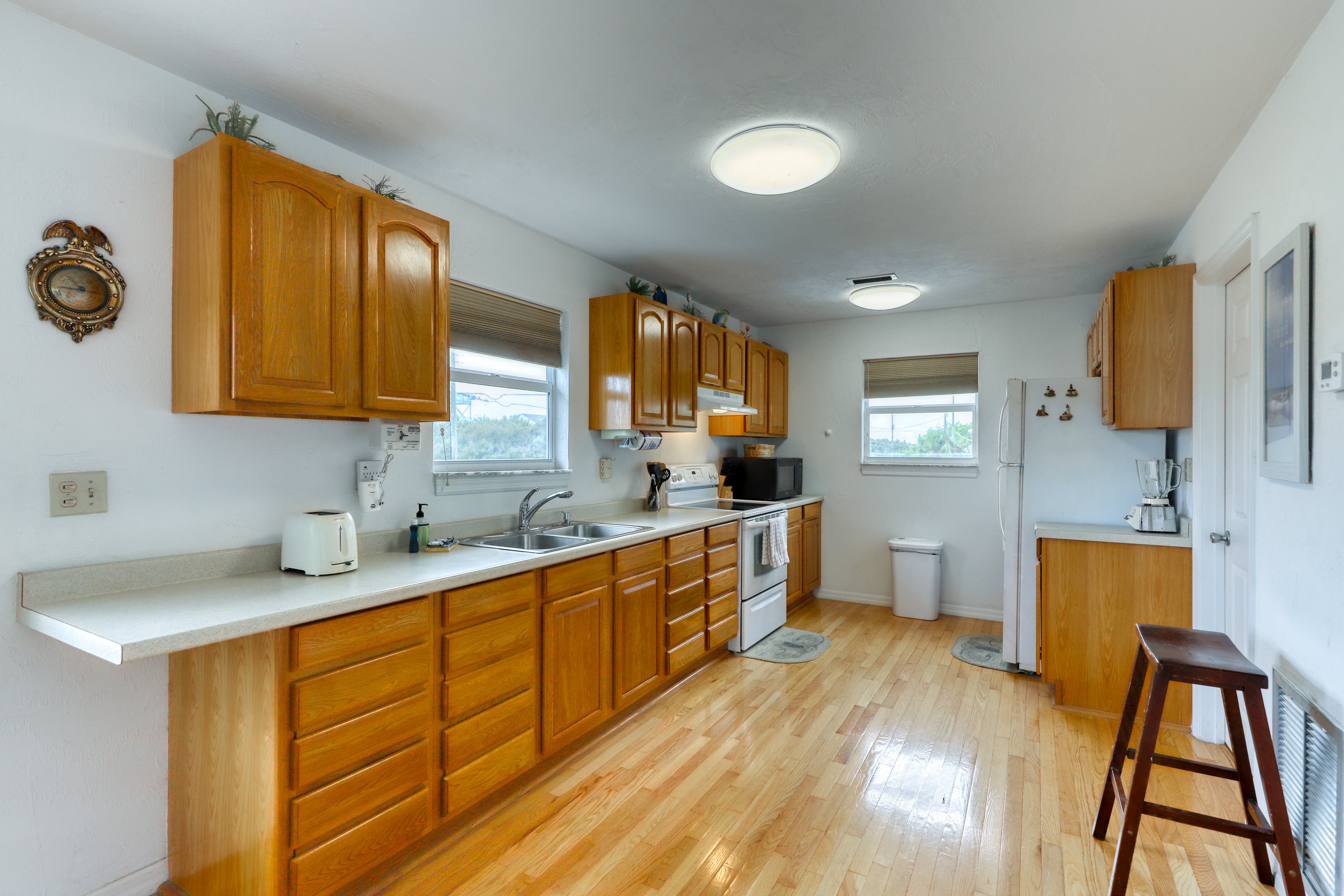 Dog-Friendly Home with Beach Access & Deck - Snowbirds Welcome