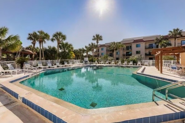 Waterfront condo with community pools & hot tub - walk to the beach