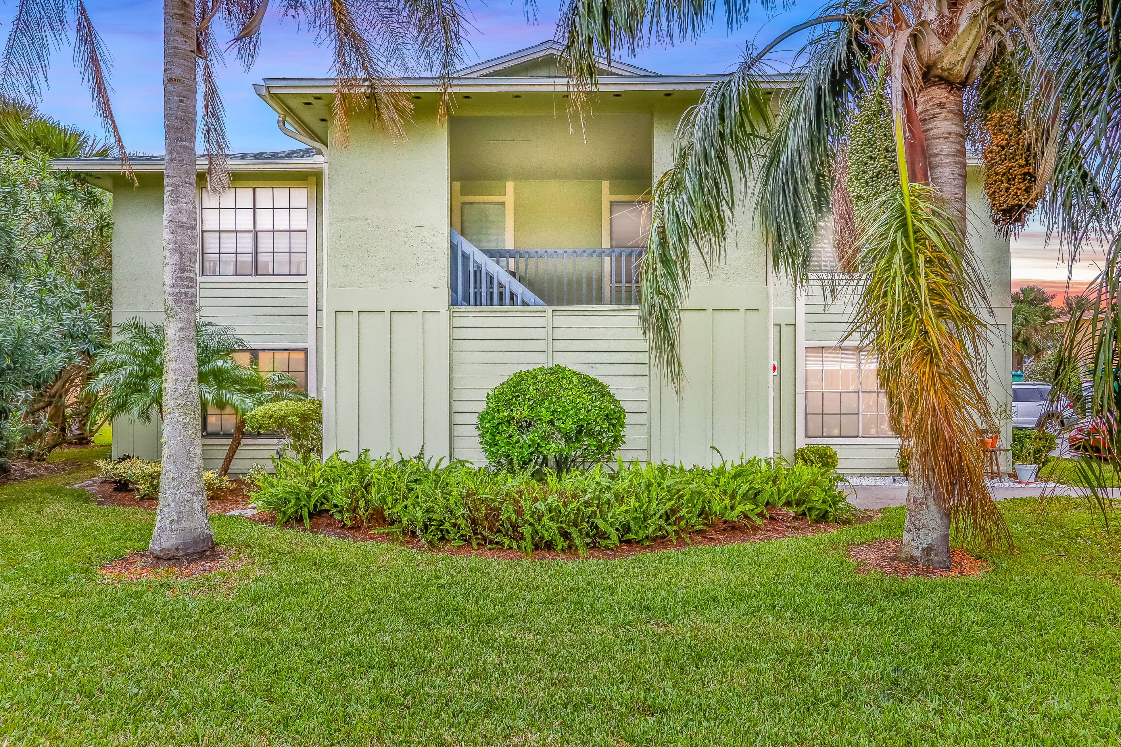 Colorful condo w/shared pool, free WiFi, central A/C - blocks from the beach