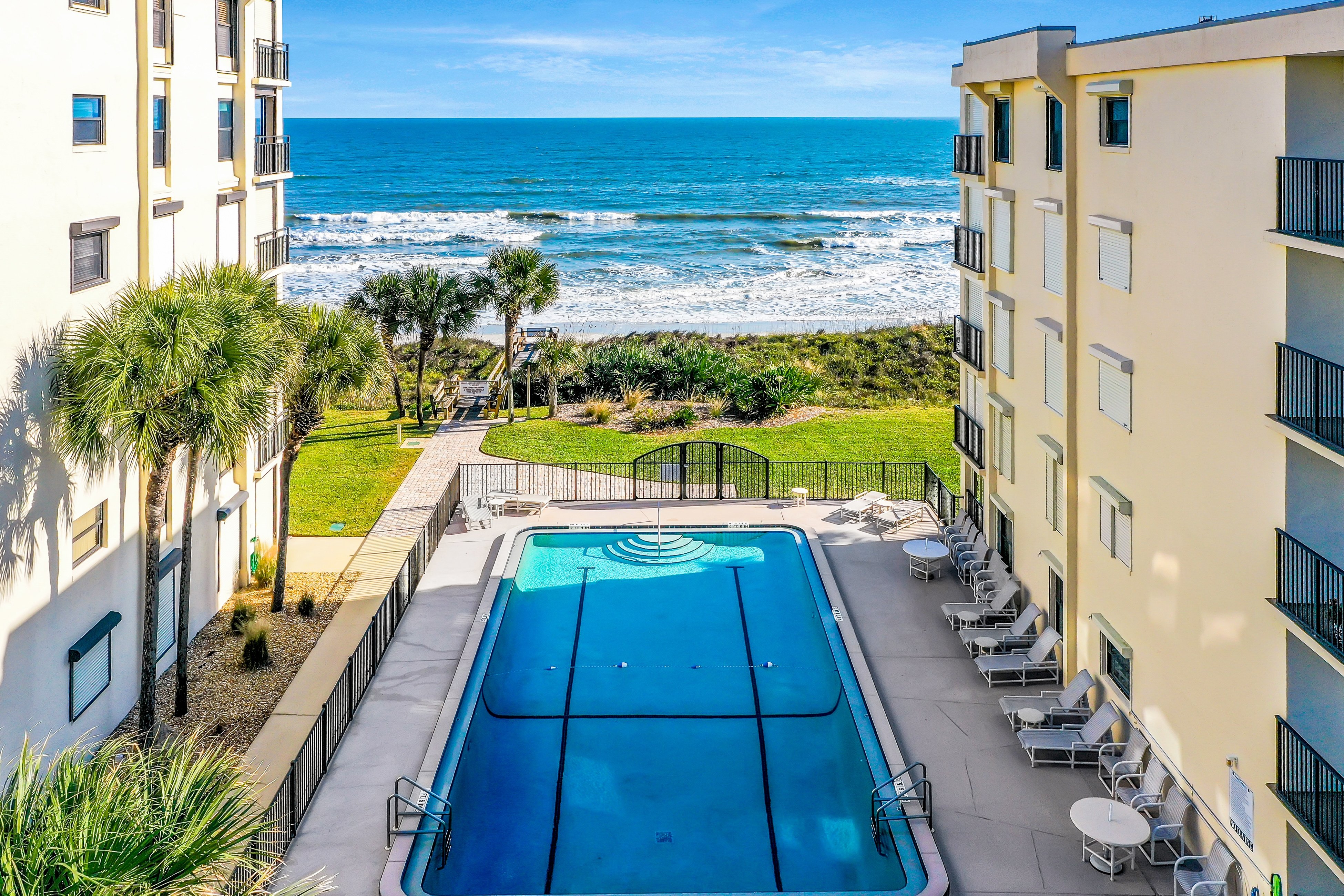 Oceanfront condo with pool, ocean views, and washer/dryer