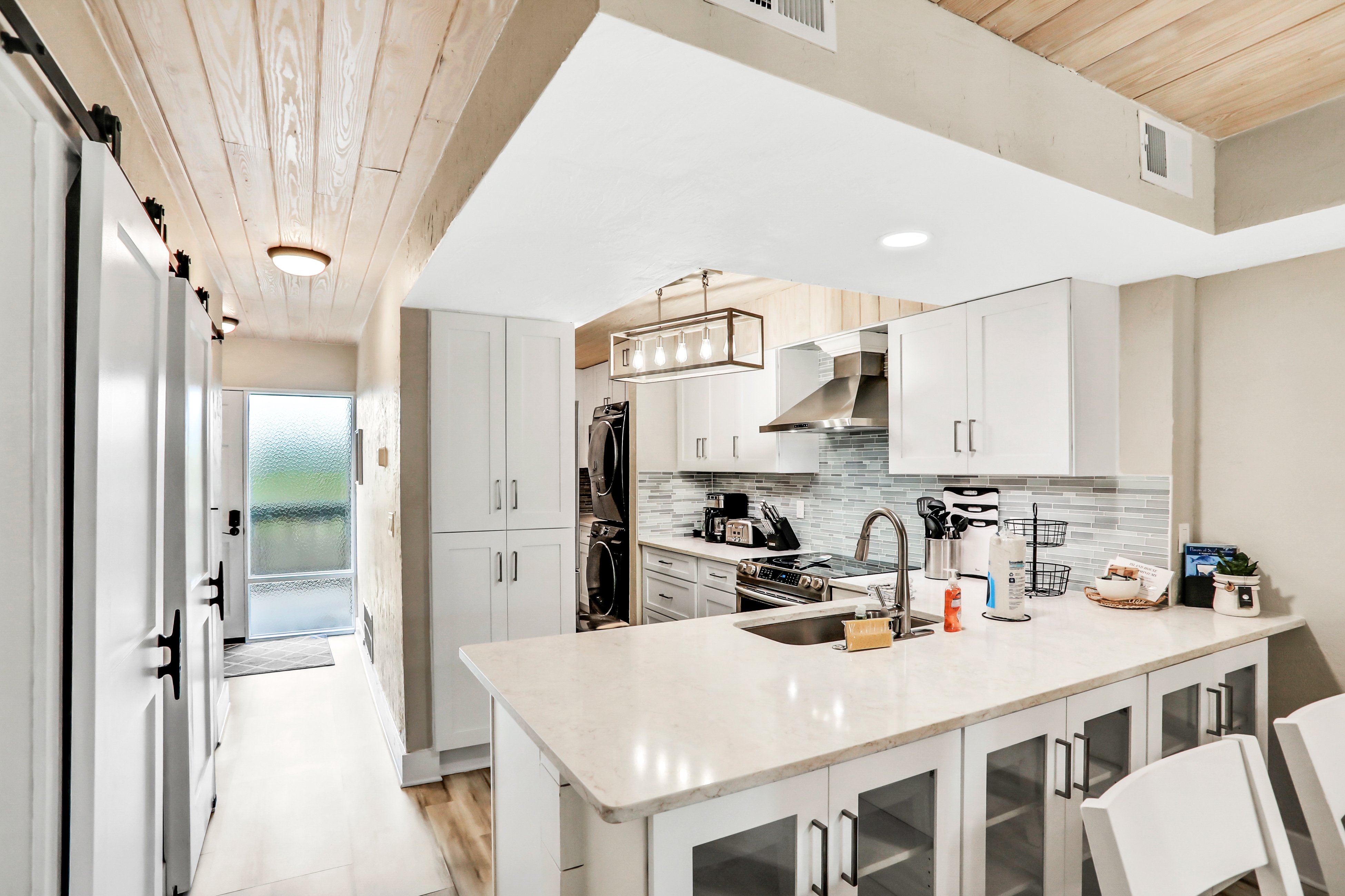 Modern oceanview condo with multiple balconies, pool & W/D - beach access