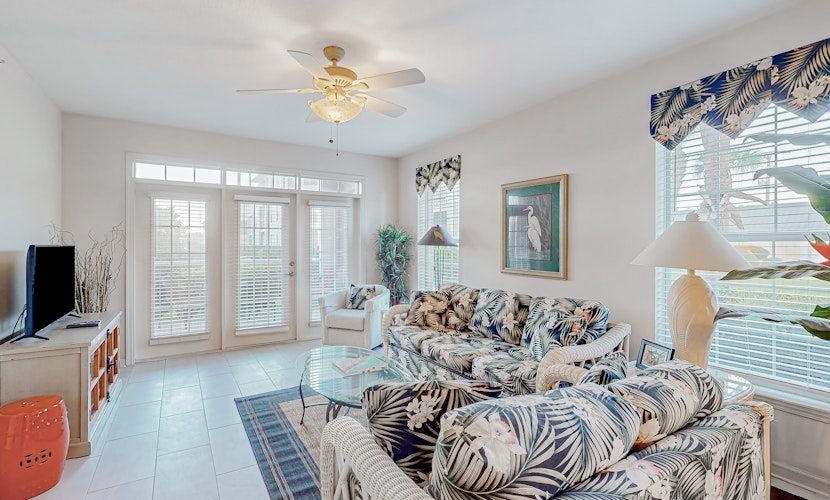 Coastal condo with pool, lanai, washer/dryer, & elevator