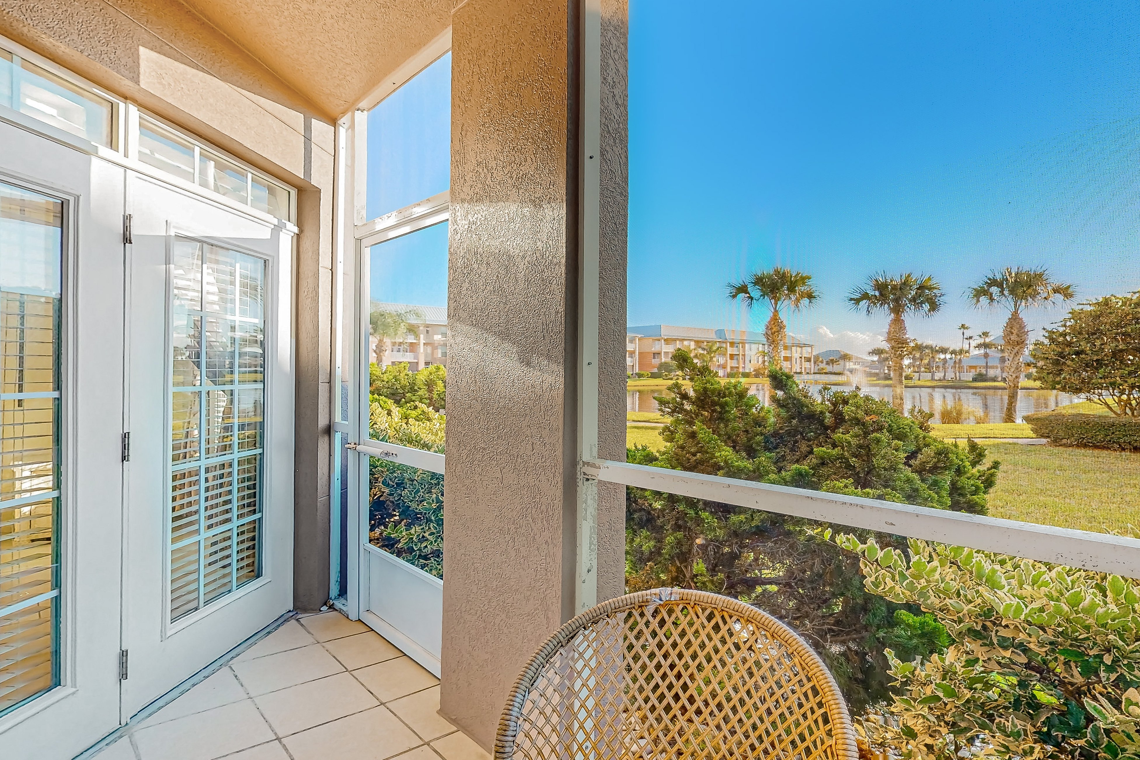 Coastal condo with pool, lanai, washer/dryer, & elevator