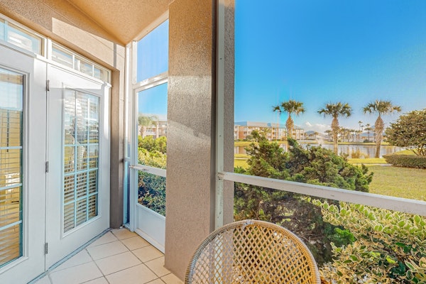 Coastal condo with pool, lanai, washer/dryer, & elevator