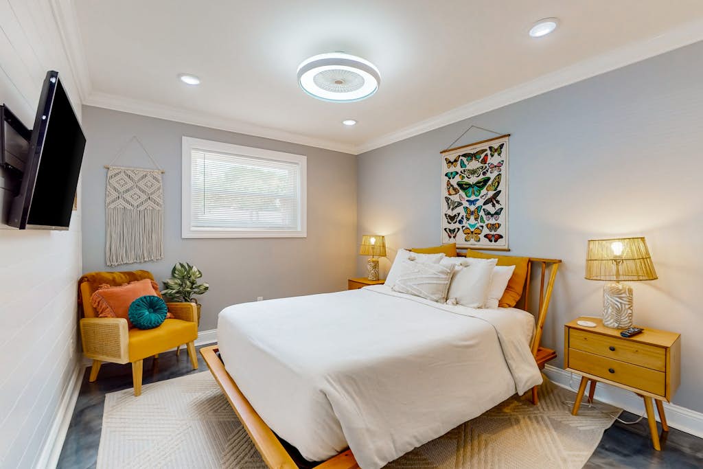 Spacious Dog-Friendly House near Beaches, Historic Downtown w/Beach Access