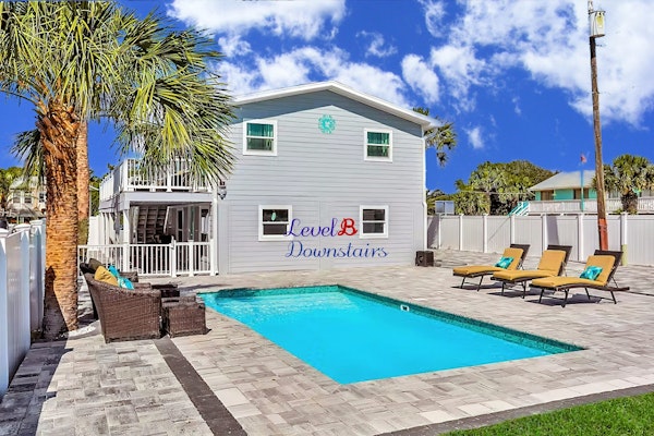 Lower Level 1 Block from 2 Beaches w/Private Pool, High-Speed Wi-Fi