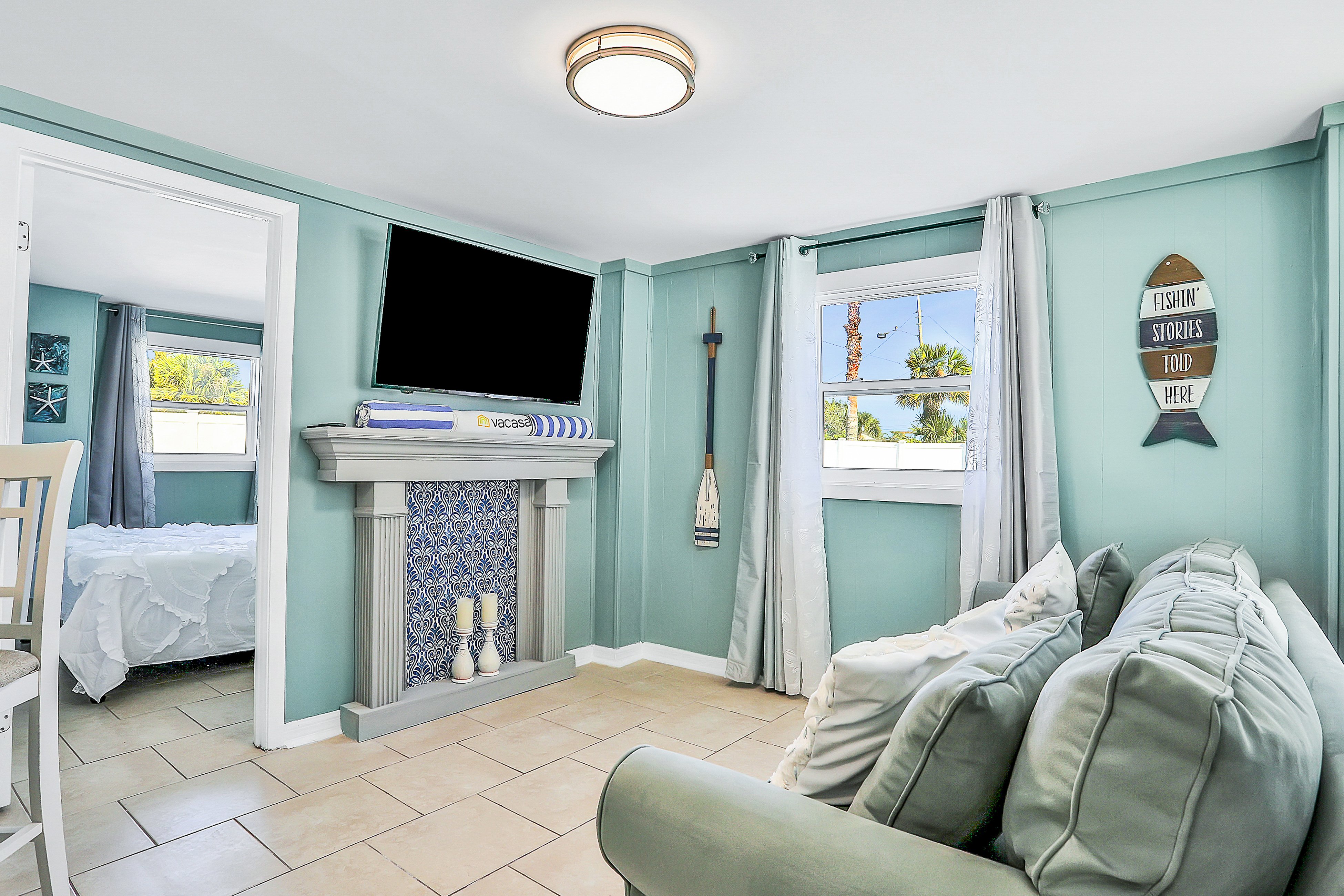 Lower Level 1 Block from 2 Beaches w/Private Pool, High-Speed Wi-Fi