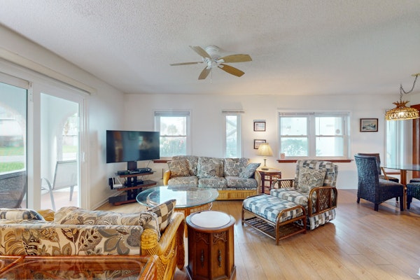 Spacious Seaside Cottage w/ Sunroom – 1-Minute Walk to Vilano Beach