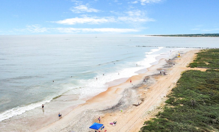 Updated condo in oceanfront building with private beach access - near dining