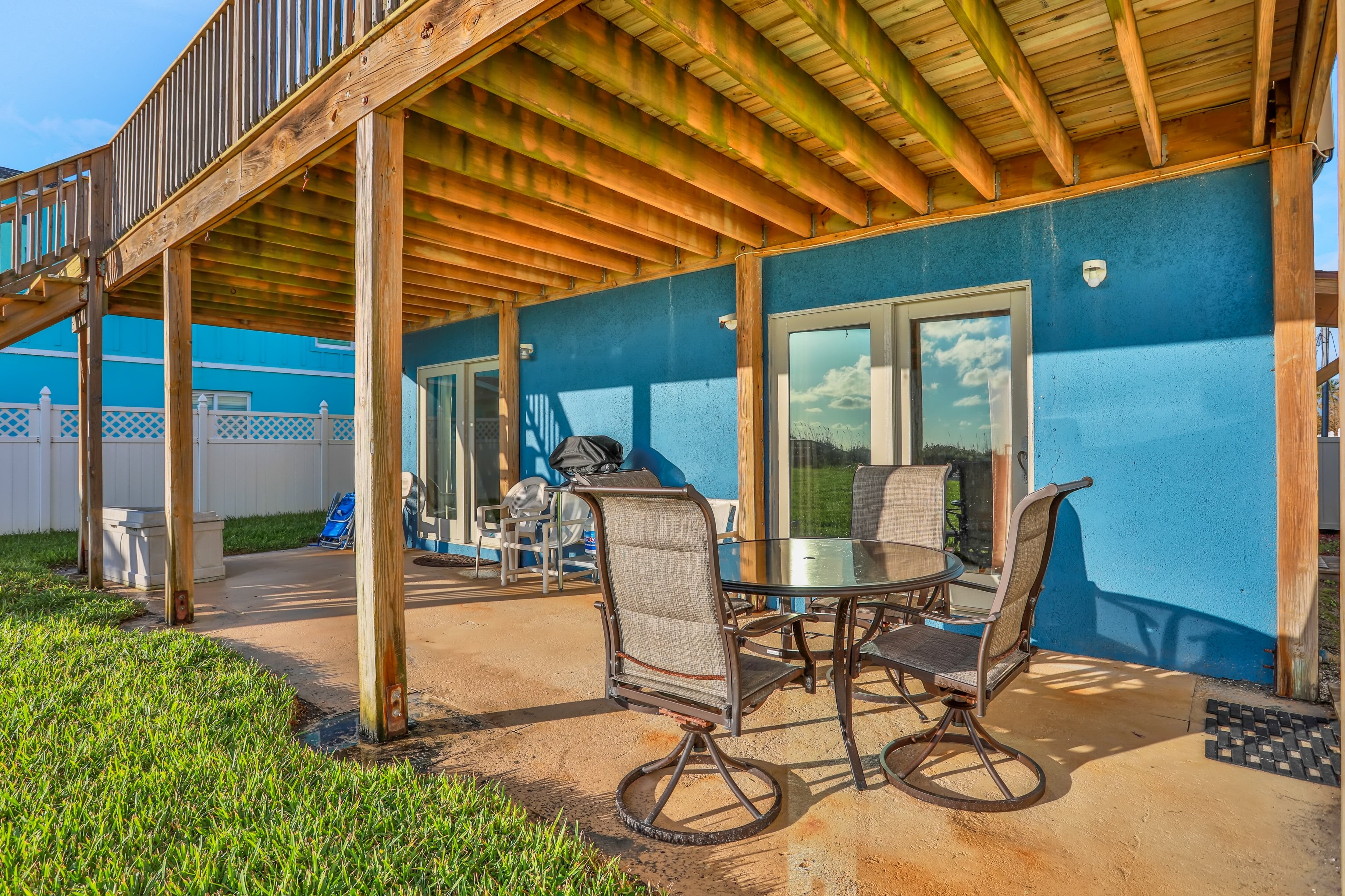 Updated condo in oceanfront building with private beach access - near dining