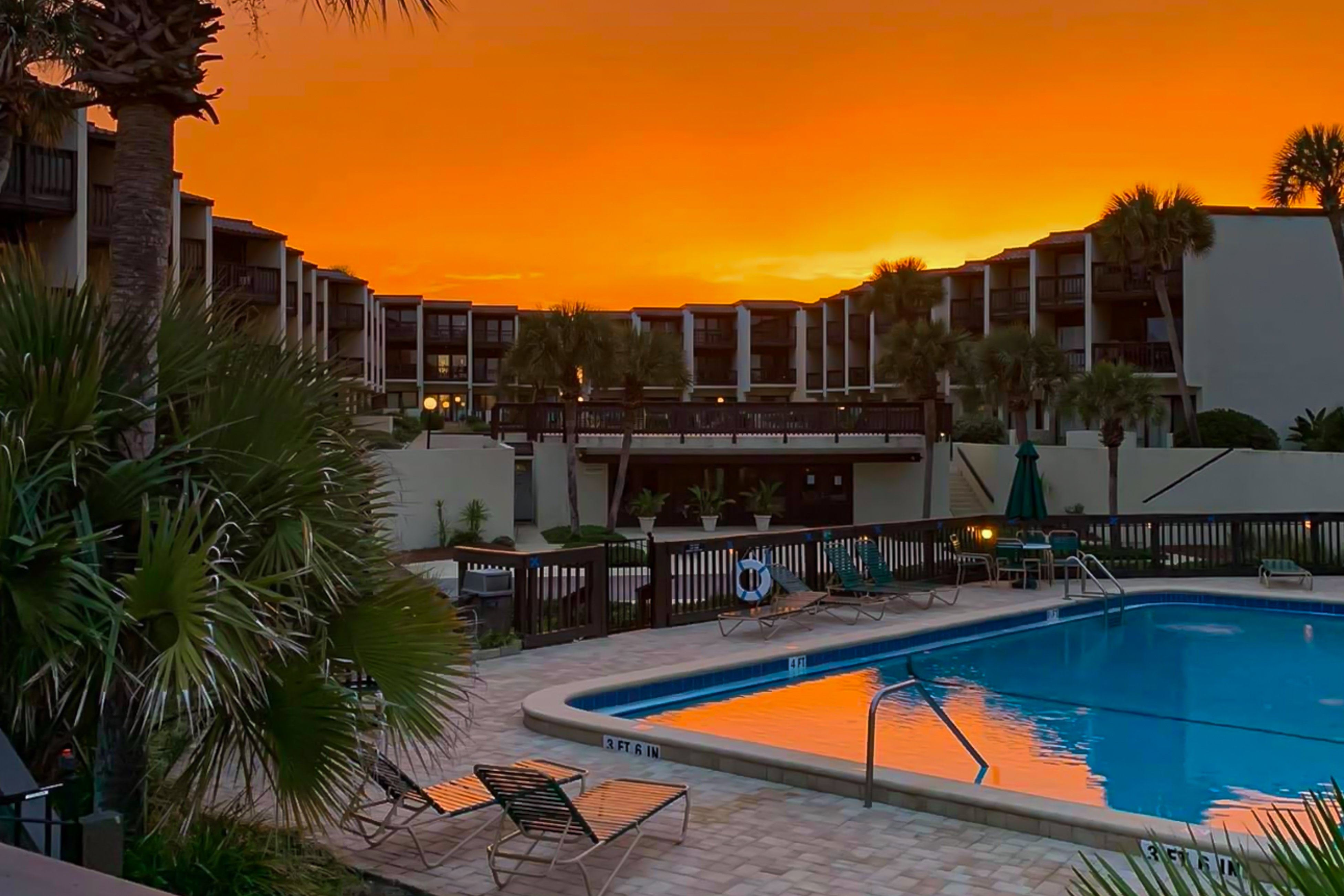 Oceanview condo with beach access, pool, tennis courts and private patio