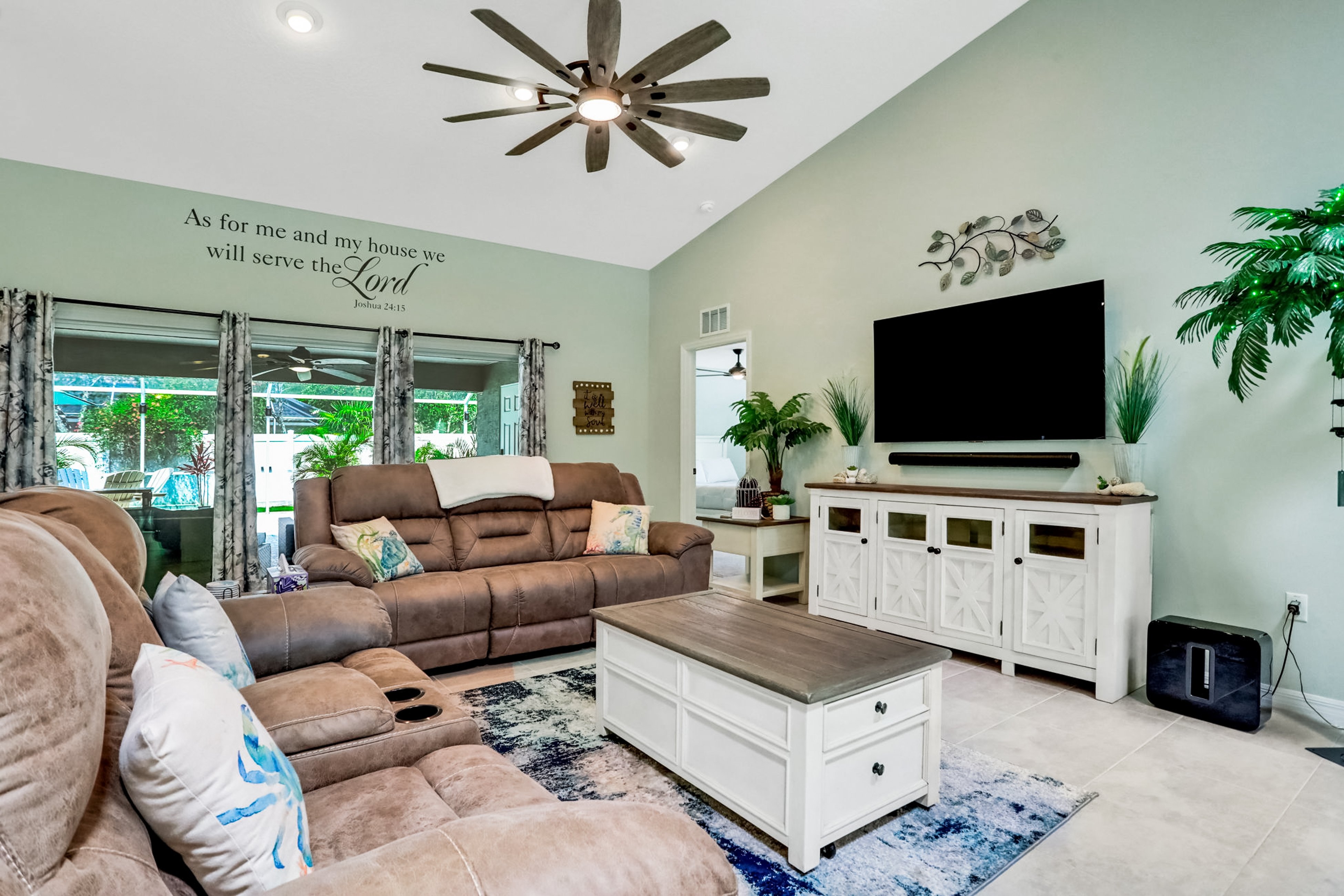 Spacious home with private hot tub, firepit, grill and 3 in 1 game table