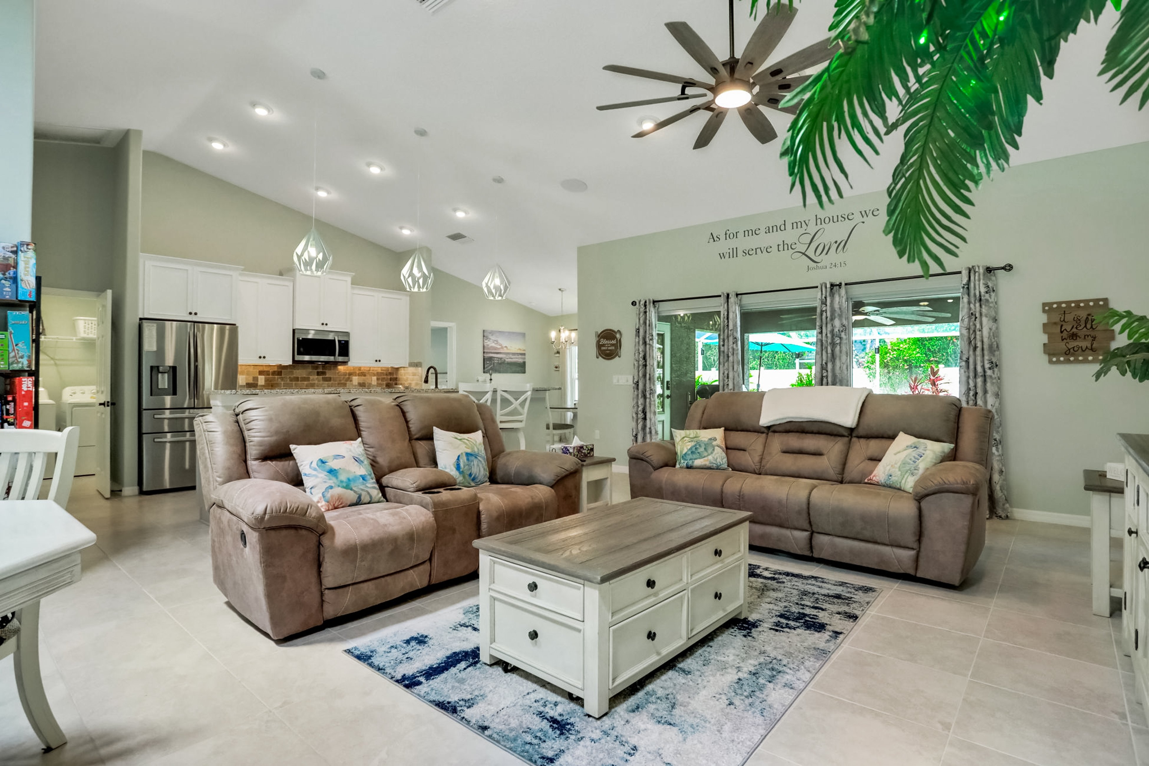 Spacious home with private hot tub, firepit, grill and 3 in 1 game table