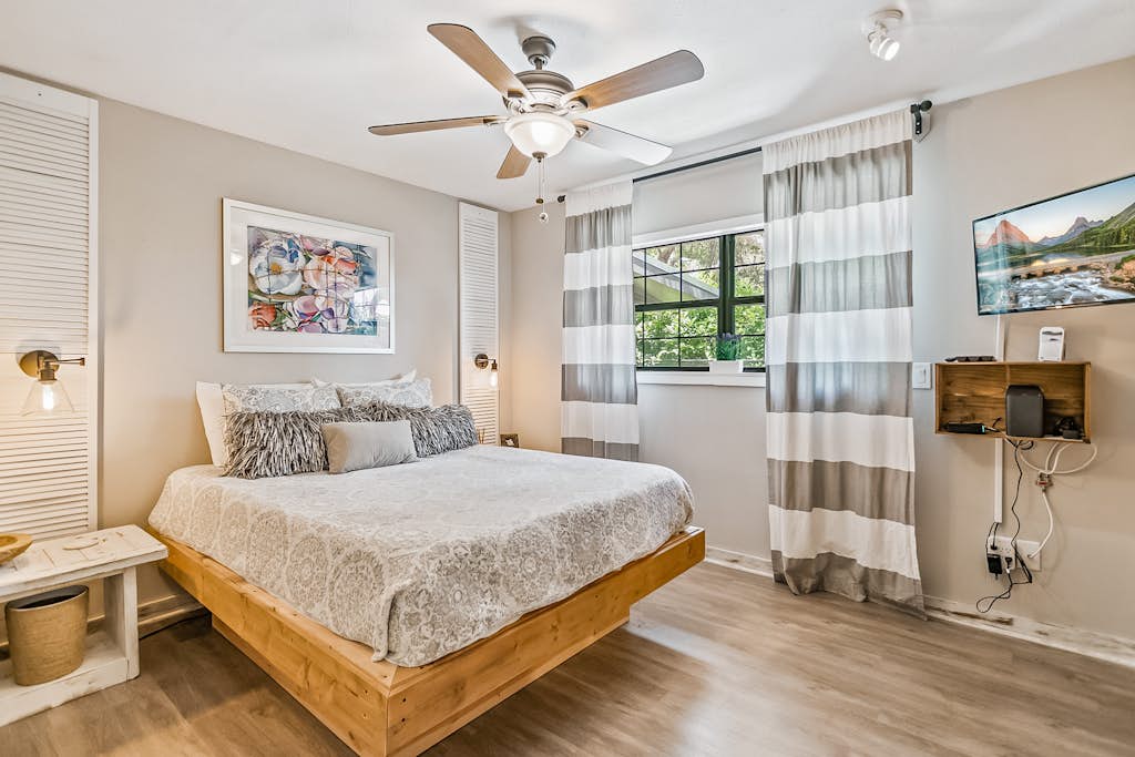 Dog-Friendly Home with High-Speed WiFi, Washer/Dryer, Central AC, & Adult Bikes