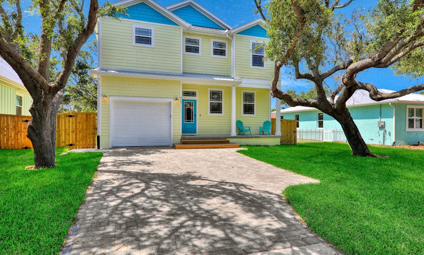 Spacious beach home - just a block from the ocean & the river