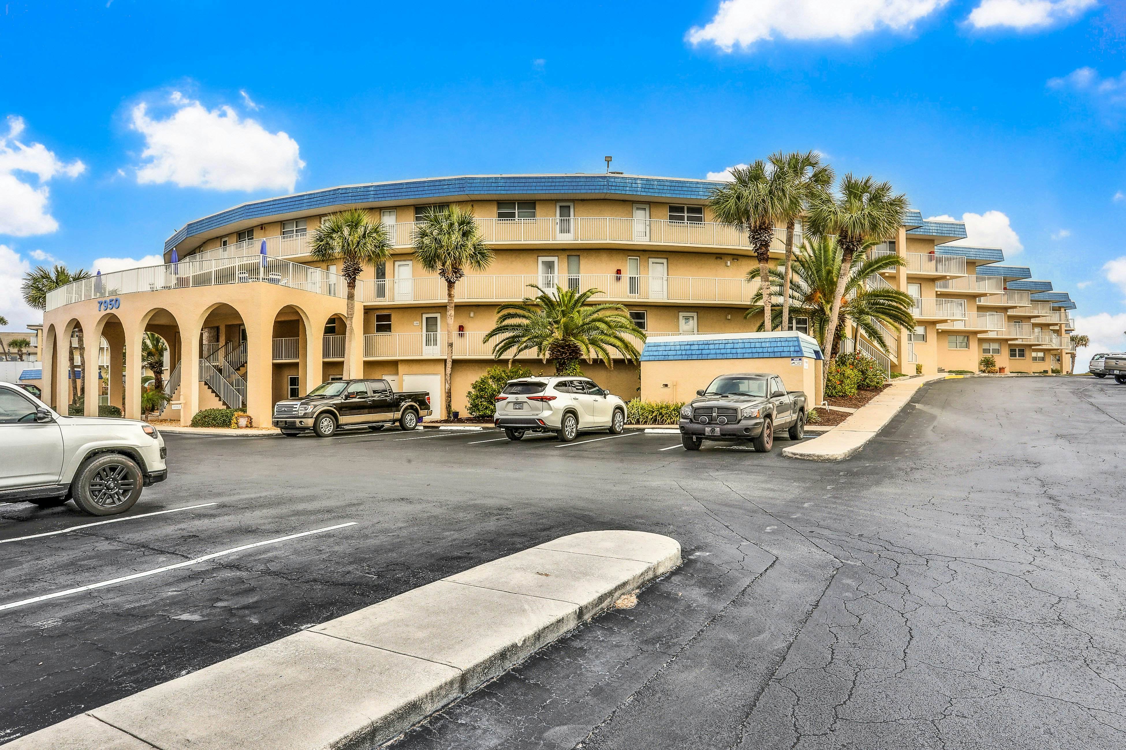 Crescent Sandpiper 116 Island Life