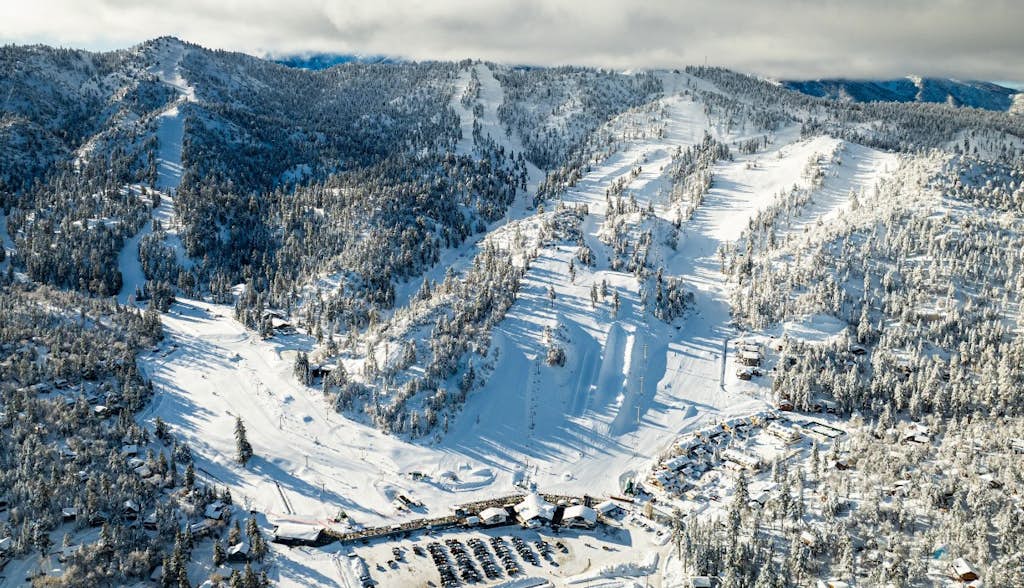 Summit Ski Resort Mountain View Condo - Walk to Snow Summit