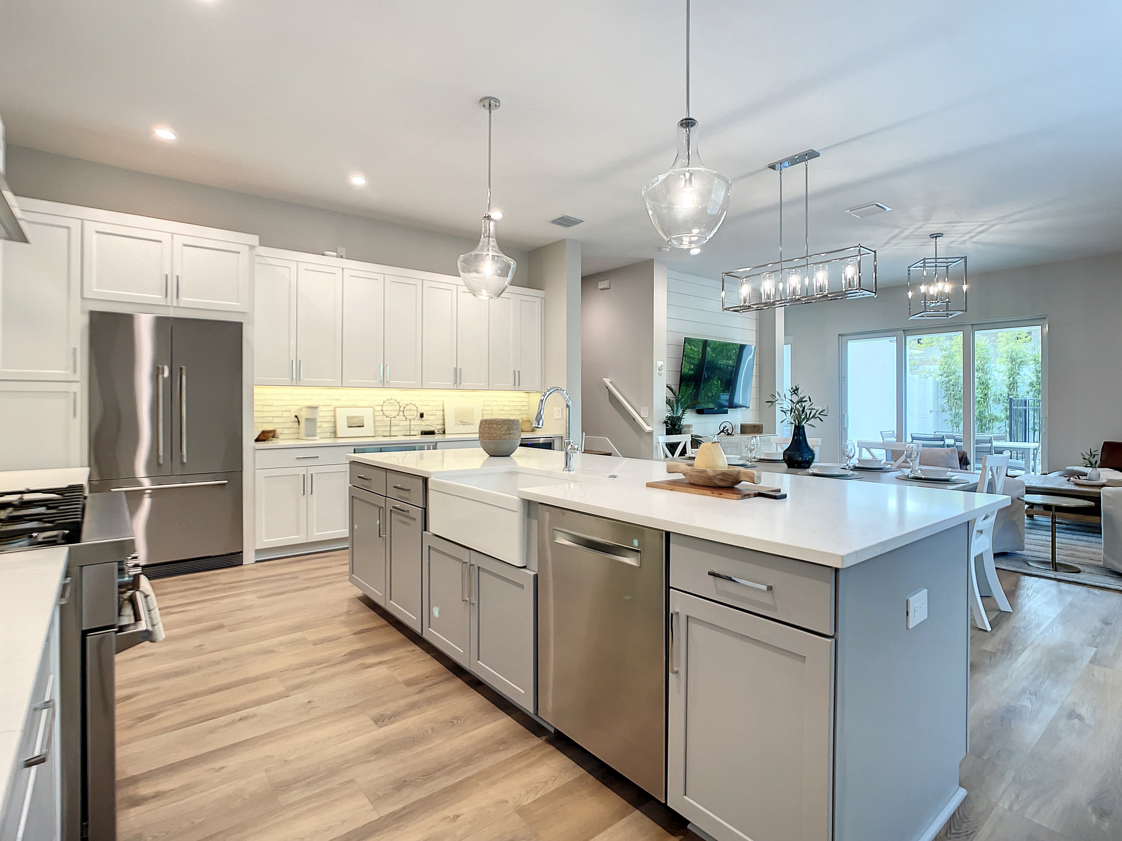 New Luxury Duplex, Private Pool, Walk to Flagler