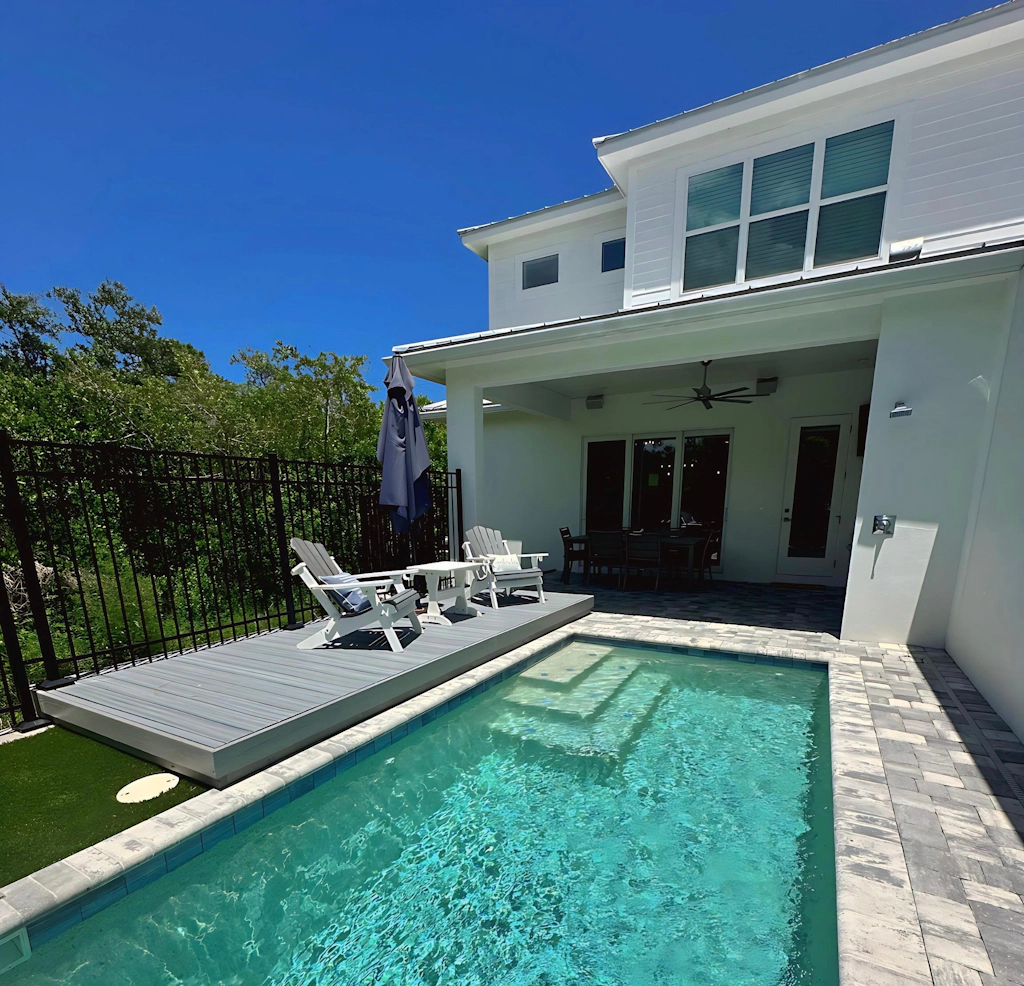 Lala at the Beach 512