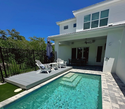 Lala at the Beach 512