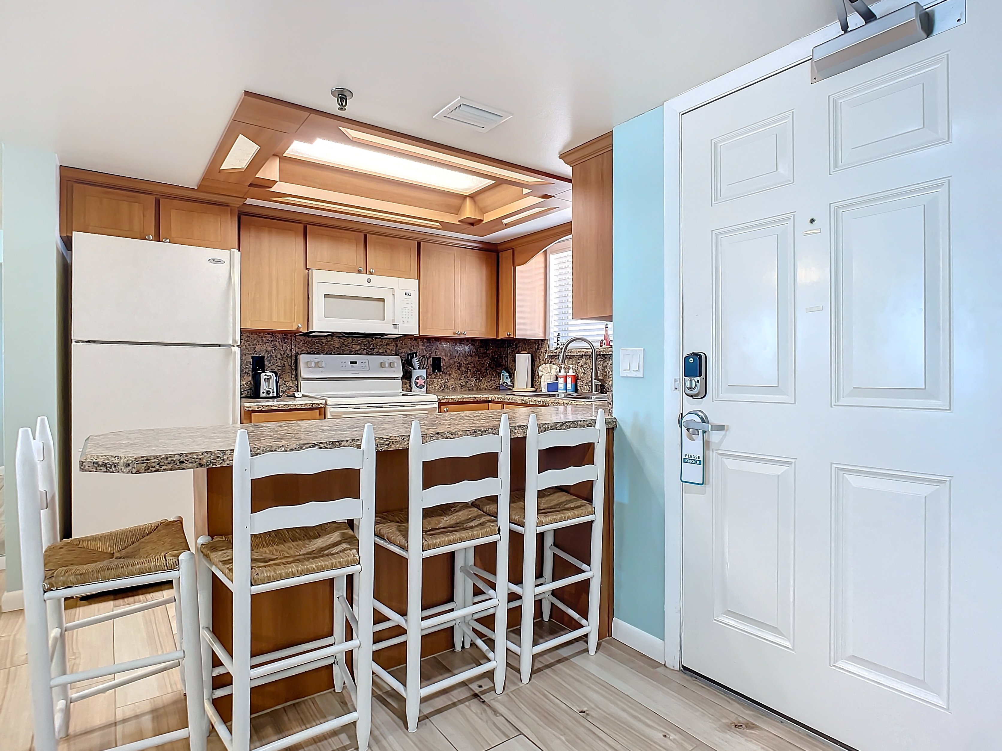 Oceanfront Condo - Beach, Pool & BBQ, Steps from Flagler Ave