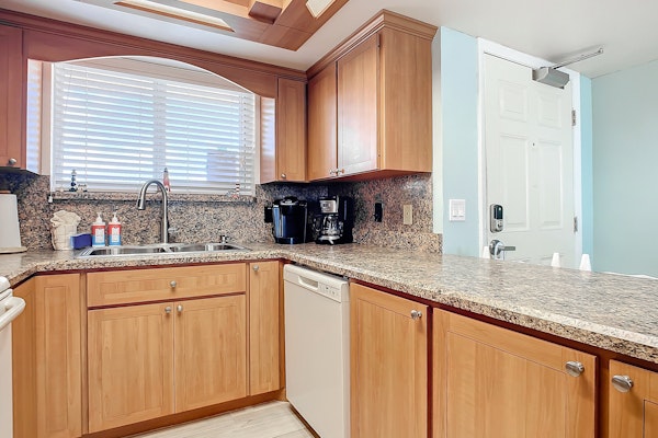 Oceanfront Condo - Beach, Pool & BBQ, Steps from Flagler Ave