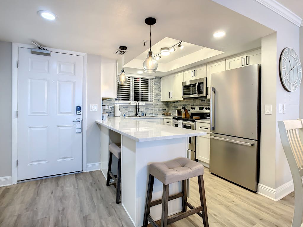 Impressive Oceanfront Condo - Pool, BBQ & Just Steps to Flagler Ave