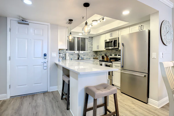 Impressive Oceanfront Condo - Pool, BBQ & Just Steps to Flagler Ave