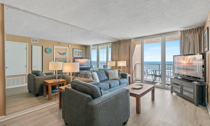 Oceanfront Condo - Pool, BBQ & Steps to Beach & Flagler Ave