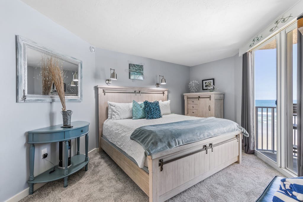 Remodeled Oceanfront Condo - Balcony, Beach, Pool