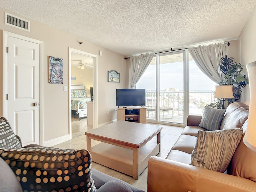Beachfront Oceanview Unit - Pool & BBQ, Steps to Flagler