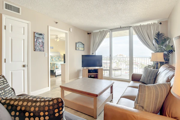 Beachfront Oceanview Unit - Pool & BBQ, Steps to Flagler
