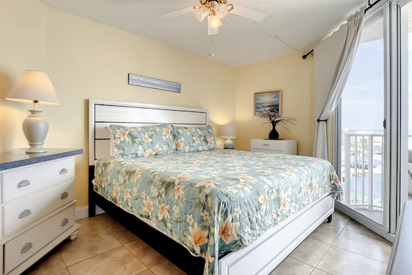 Beachfront Oceanview Unit - Pool & BBQ, Steps to Flagler