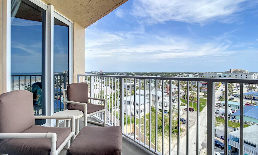 Beachfront Oceanview Unit - Pool & BBQ, Steps to Flagler