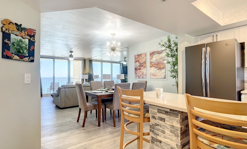 Oceanfront Balcony, Pool, BBQ, Steps to Flagler Ave