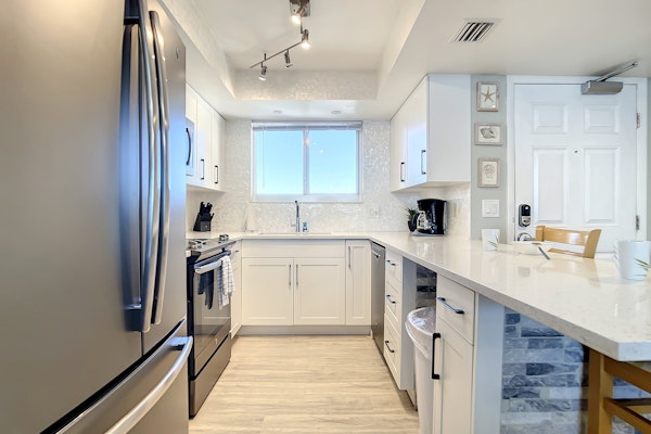 Oceanfront Balcony, Pool, BBQ, Steps to Flagler Ave