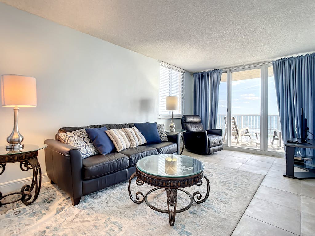 Oceanfront Condo - Beach, Pool & BBQ