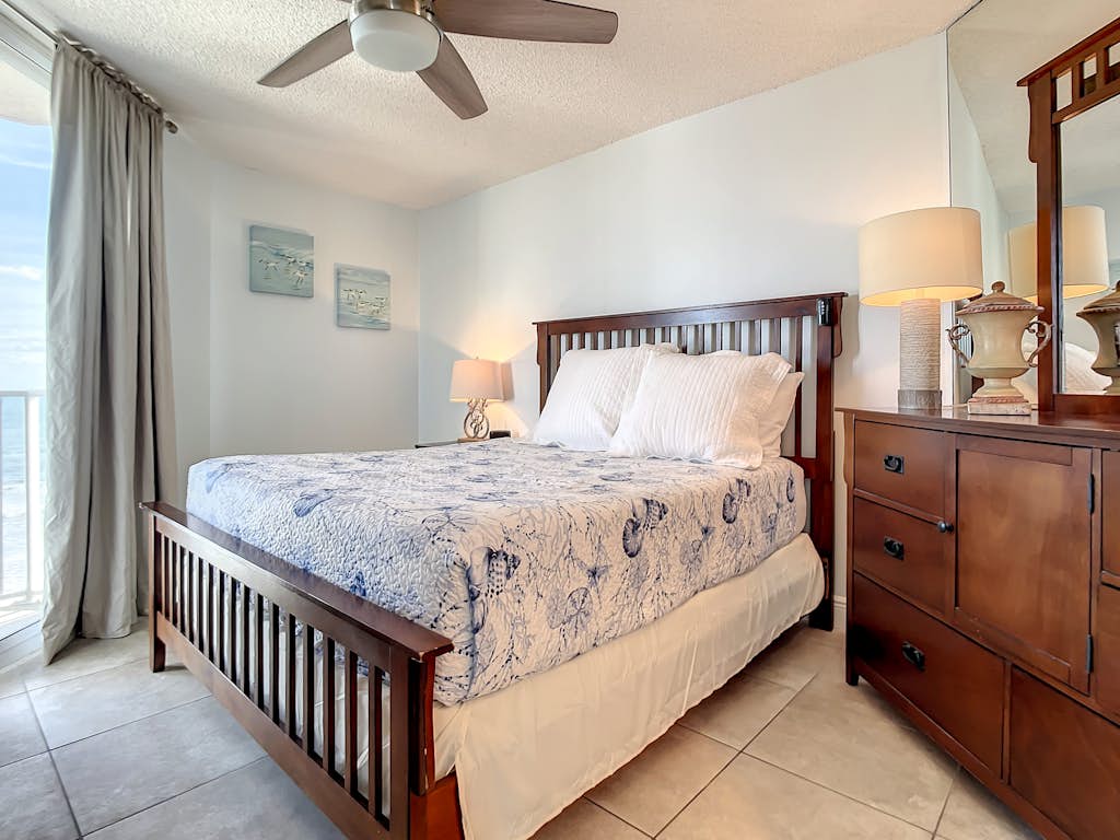 Oceanfront Condo - Beach, Pool & BBQ