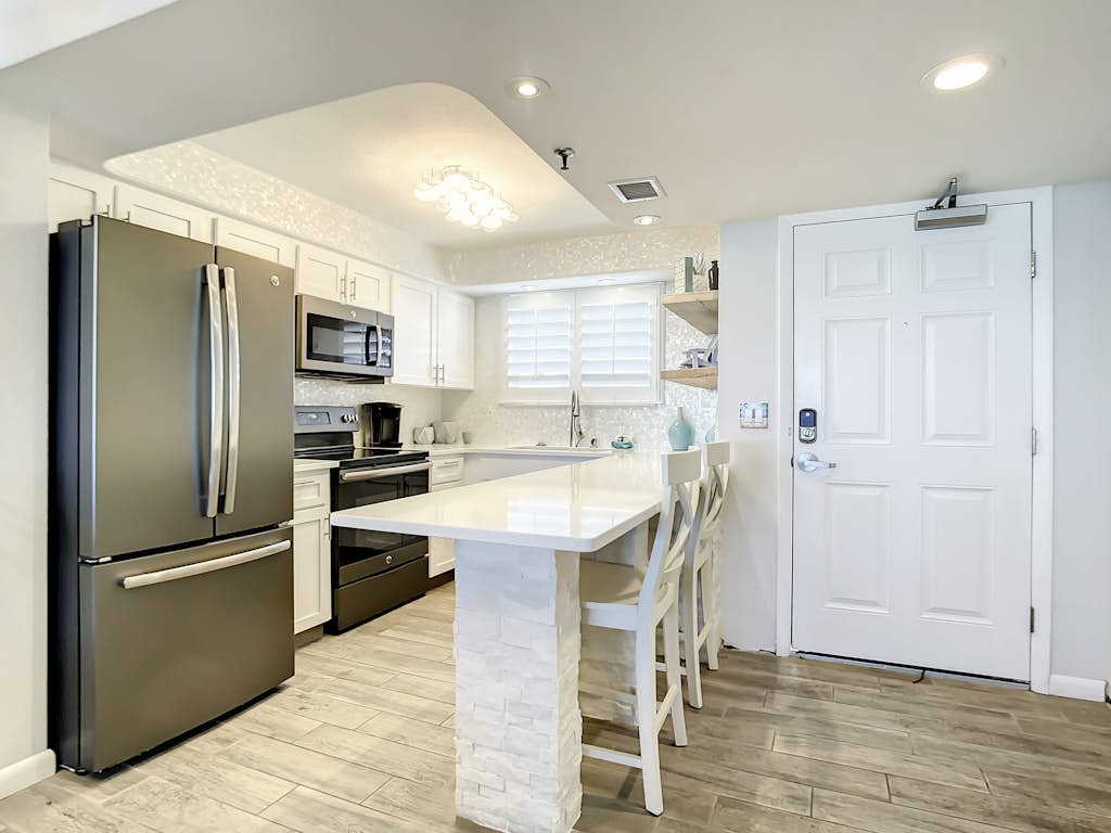 Beachfront Condo - OceanView, Pool & Steps to Flagler Ave