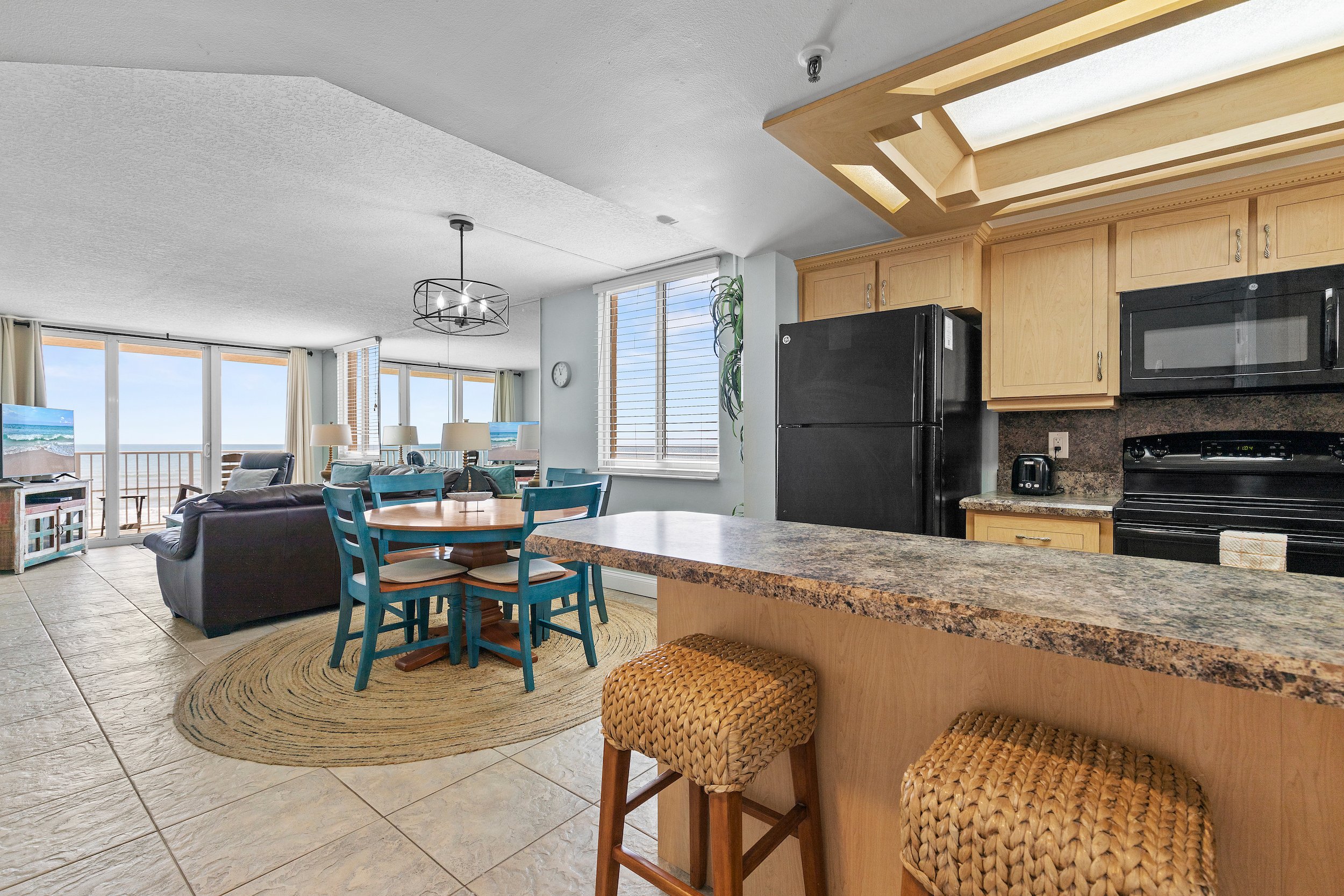 Oceanfront Condo - Pool - Beach - Fantastic Views