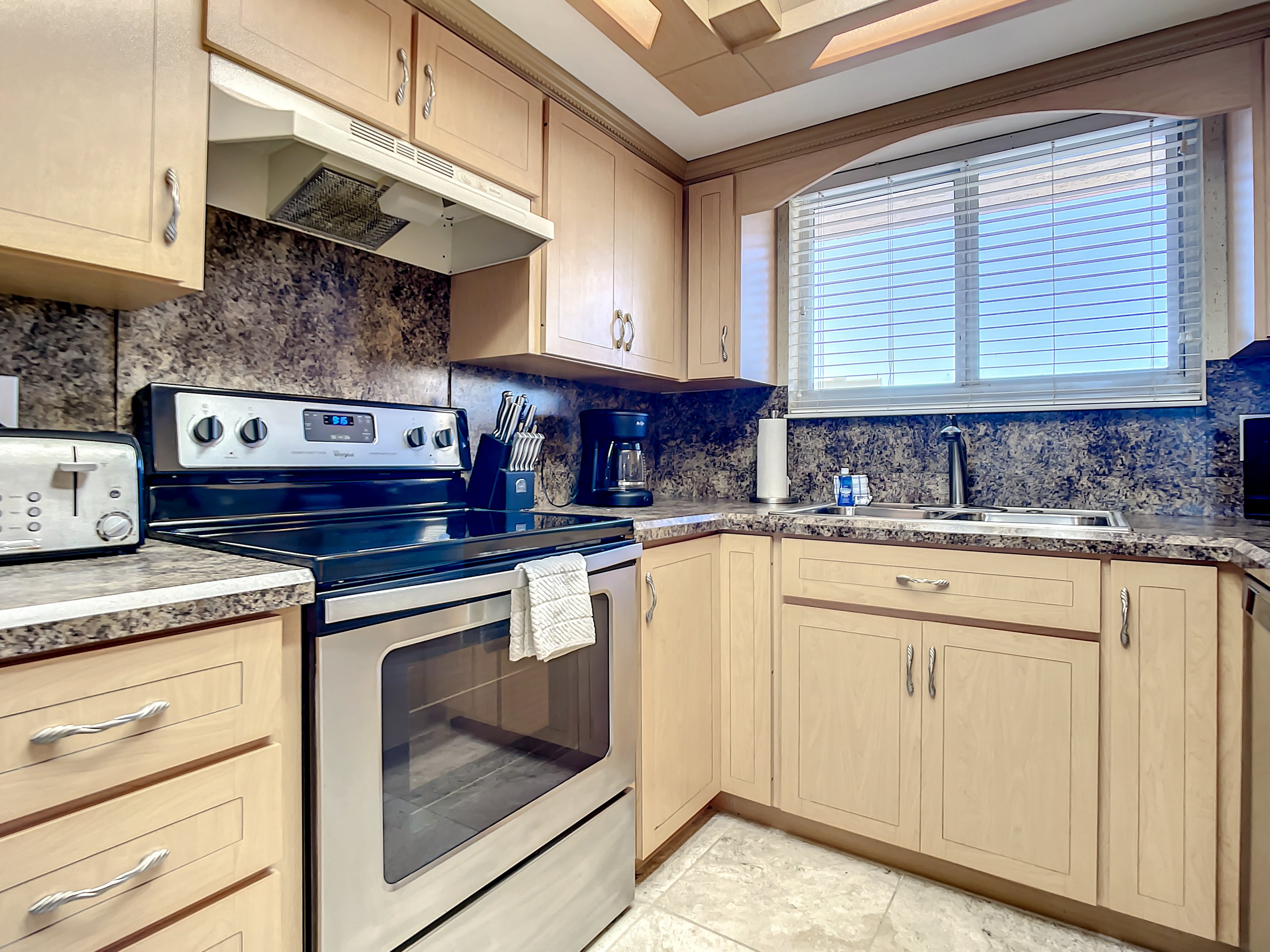 Oceanfront with Beach, Pool, BBQ & Steps to Flagler Ave