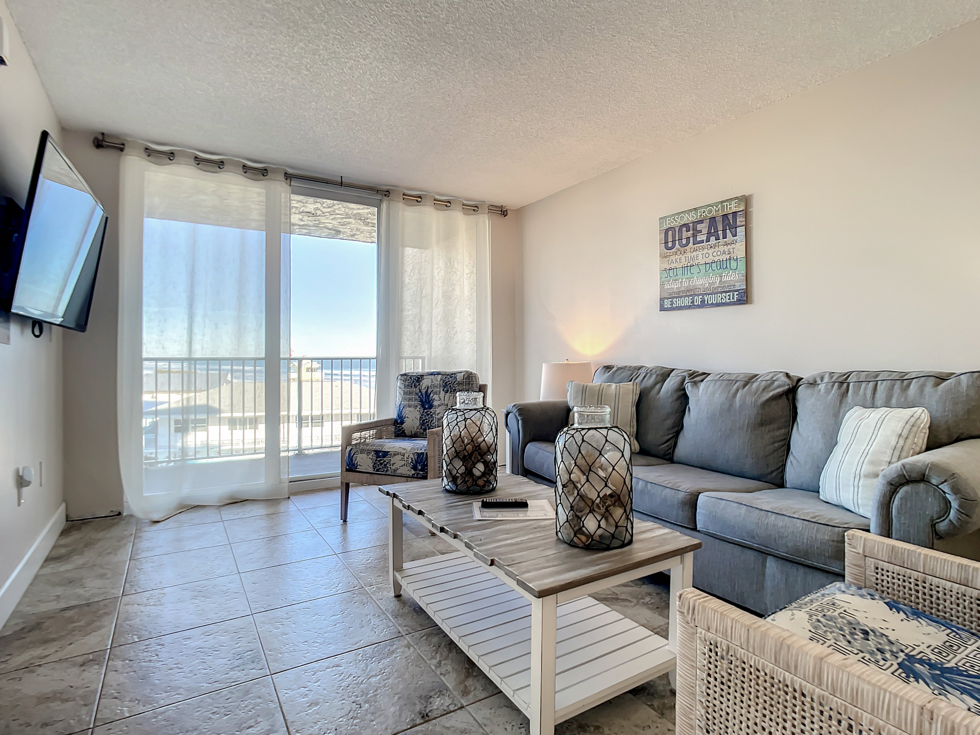 Oceanfront with Beach, Pool, BBQ & Steps to Flagler Ave