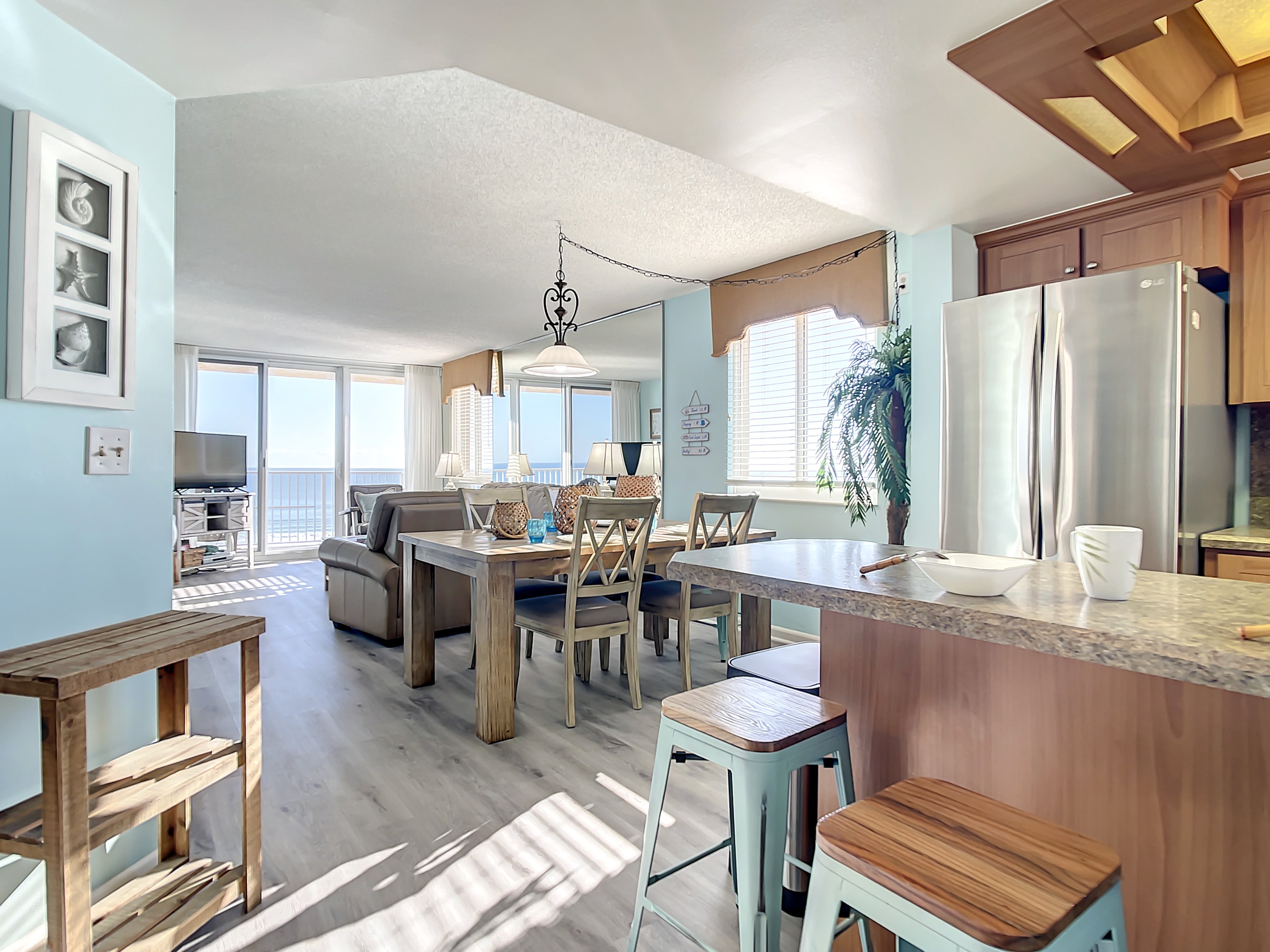 Oceanfront Condo - Beach, Pool & Steps to Flagler Ave