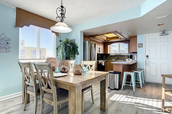 Oceanfront Condo - Beach, Pool & Steps to Flagler Ave