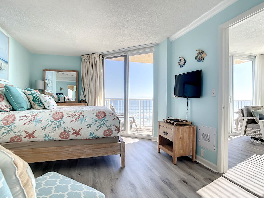 Oceanfront Condo - Beach, Pool & Steps to Flagler Ave