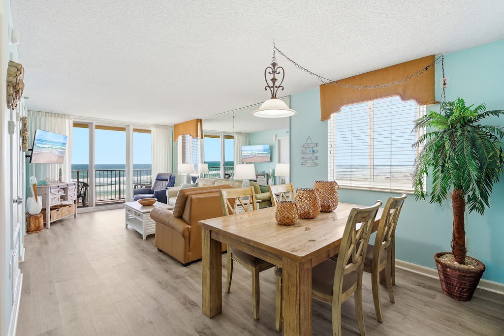 Oceanfront Condo - Beach, Pool & Steps to Flagler Ave