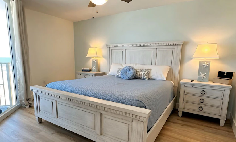 Beachside Condo - Oceanfront, Pool & Steps to Flagler